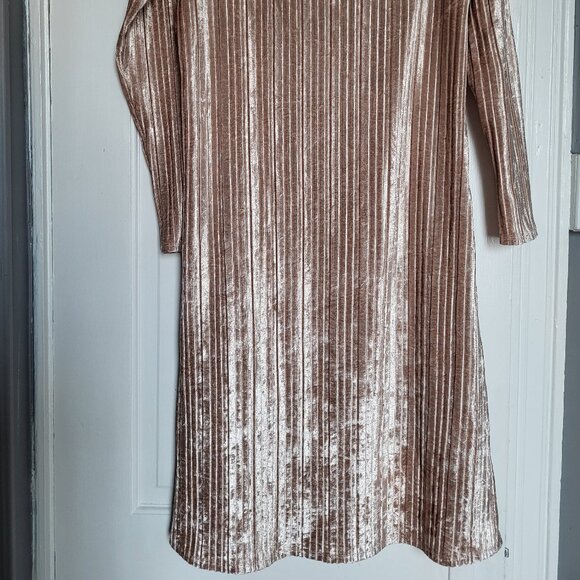 WUKO Gals Velvet ribbed dress Size M - Picture 3 of 5